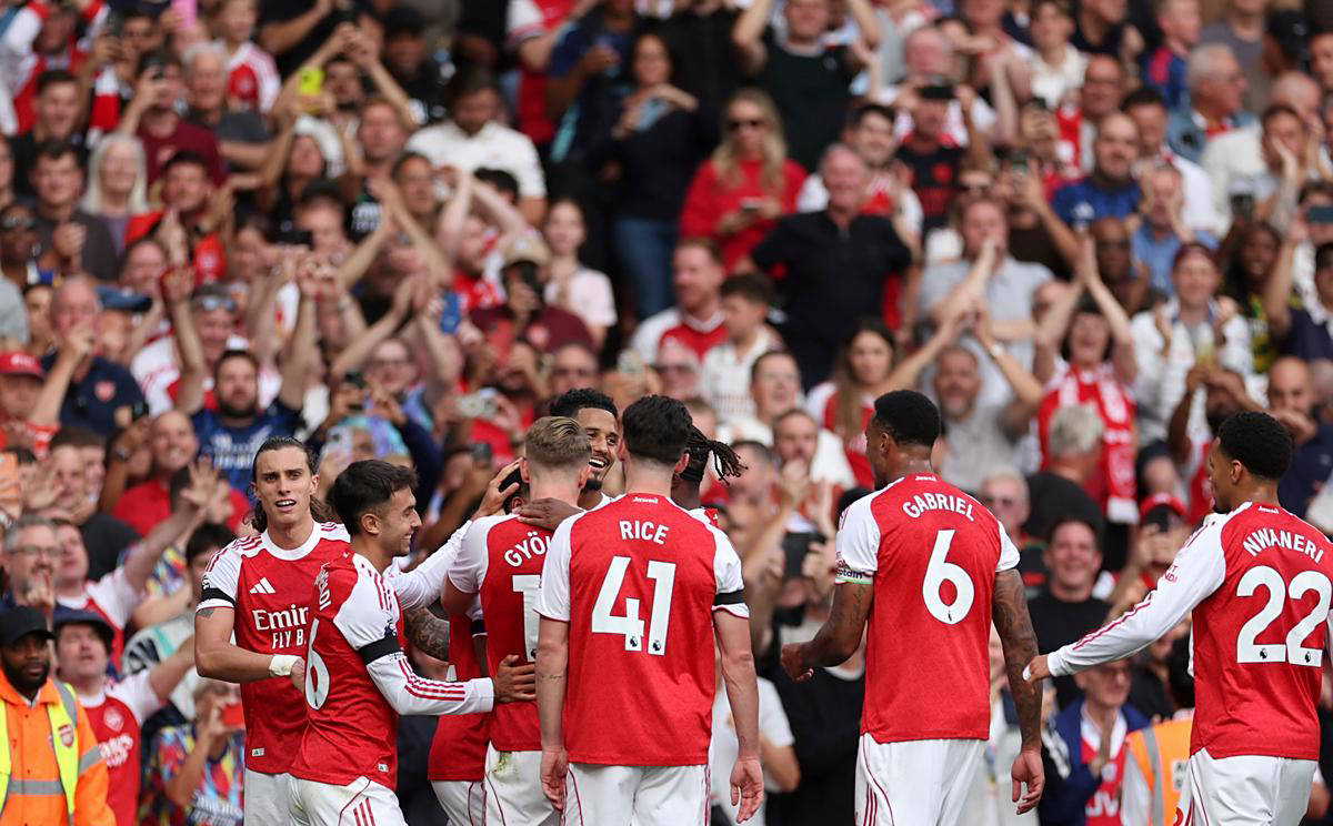 阿森纳队士气高涨，冲刺联赛前列